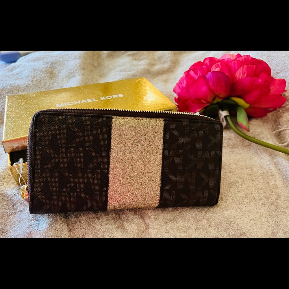 Michael Kors/ Wallet Center Stripe Gold Brown with Logo.